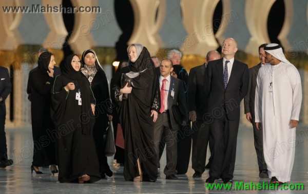 عکس و مطالب جالب روزانه: ملكه بريتانيا در مسجد ابوظبي